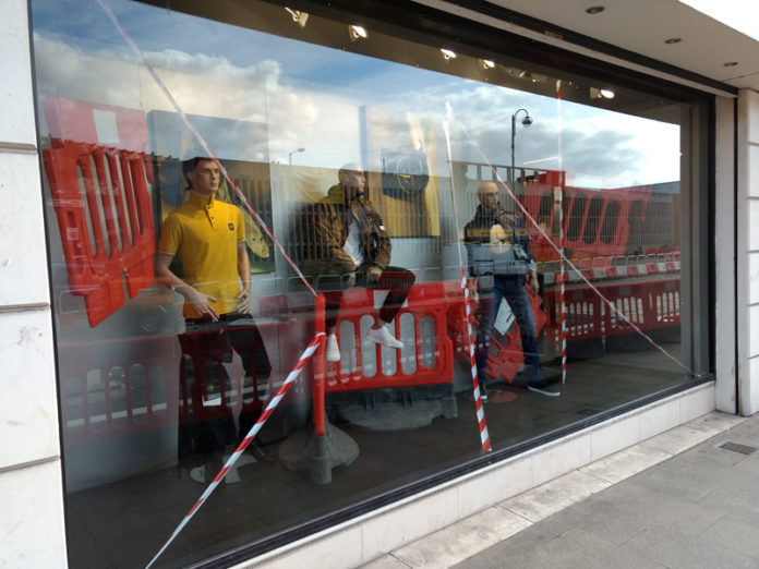 Shop window, Window display,